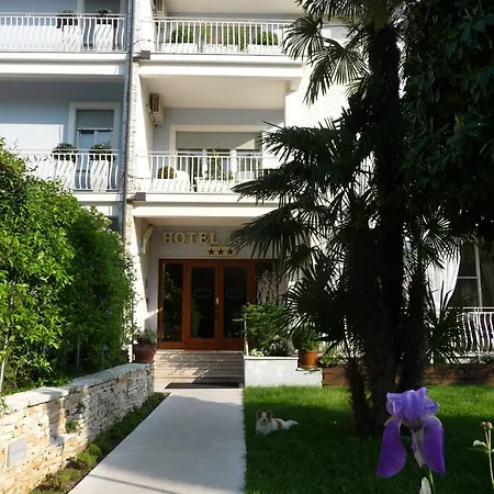 Hotel Luna 3*
